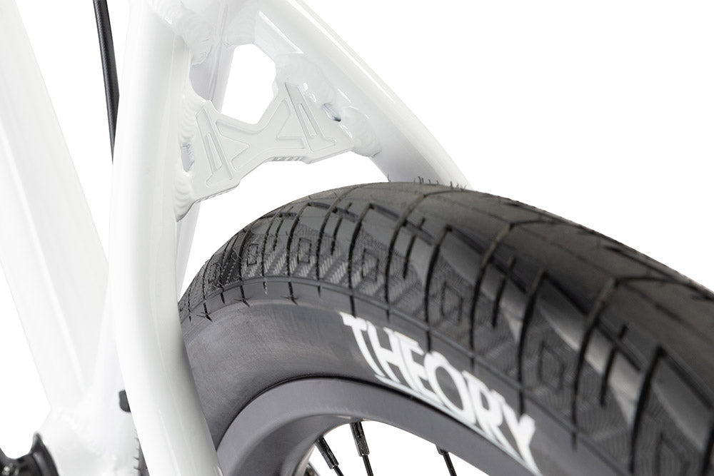 Rixin District 29" Bike - frame and tire clearance detail