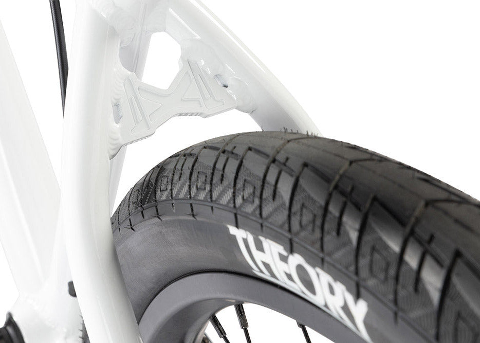 Rixin District 29" Bike - frame and tire clearance detail