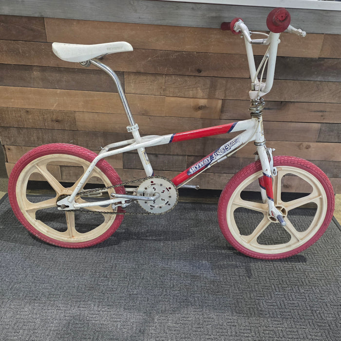 1987 Skyway Streetbeat (Red / White)
