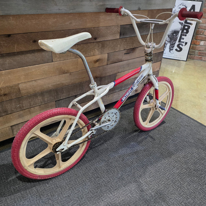 1987 Skyway Streetbeat (Red / White)