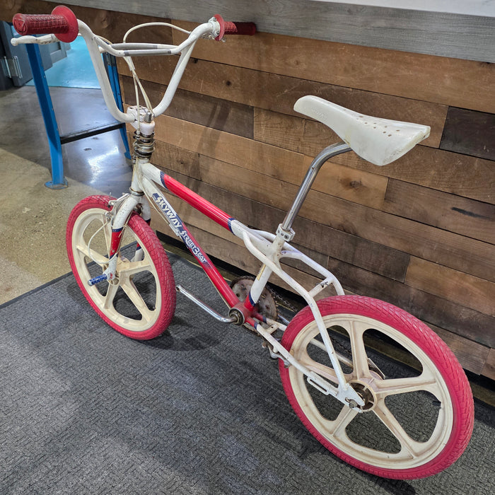 1987 Skyway Streetbeat (Red / White)