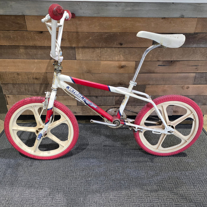 1987 Skyway Streetbeat (Red / White)