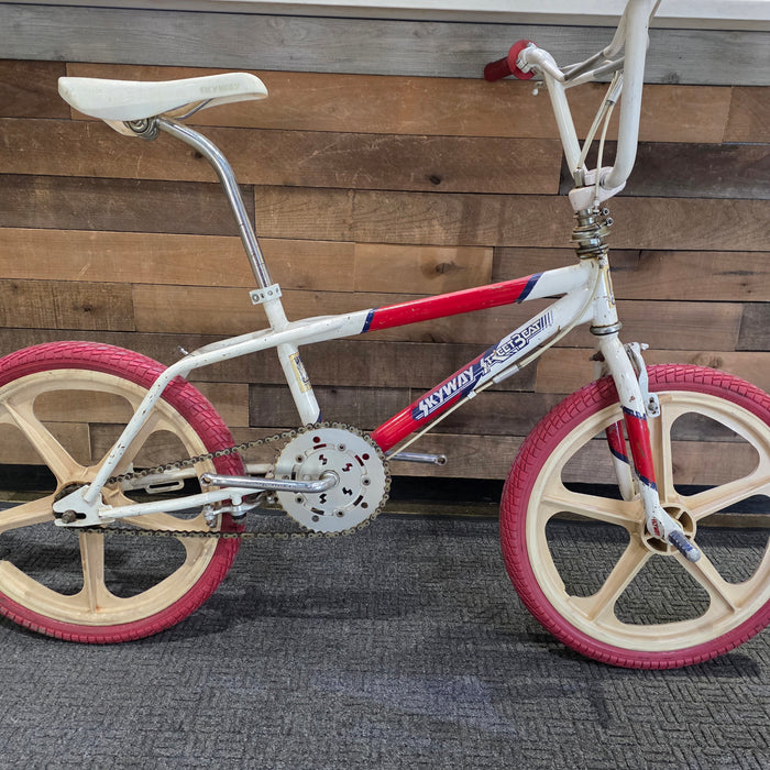 1987 Skyway Streetbeat (Red / White)