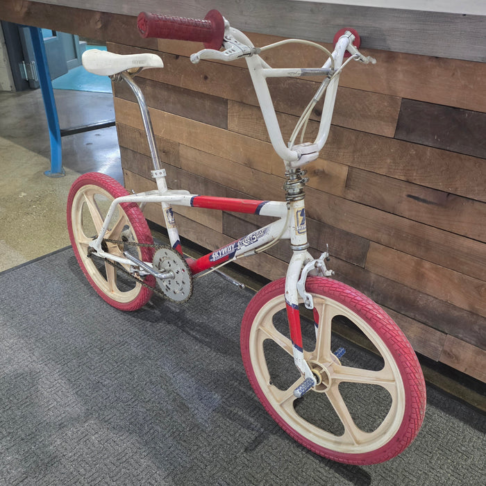 1987 Skyway Streetbeat (Red / White)